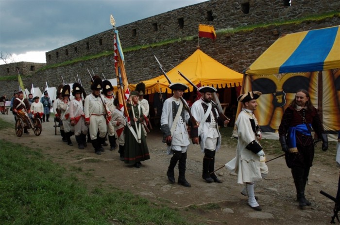 Hrad Helfštýn se o víkendu
promění ve&nbsp;vojenské ležení