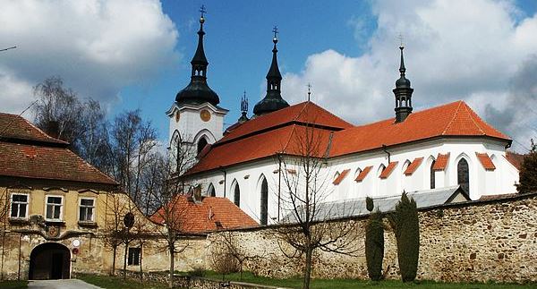 Pozor, zlí rytíři i upíři
řádí v noci na zámcích