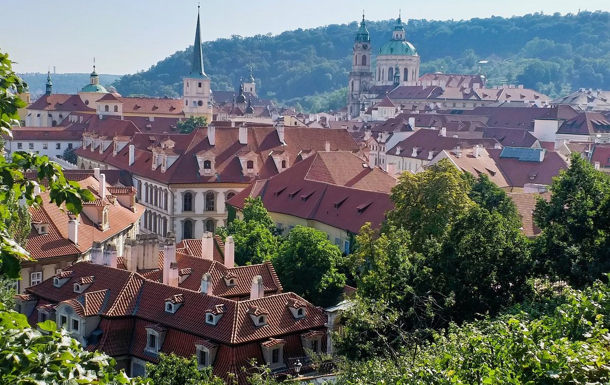 Pražské střechy v babím létě