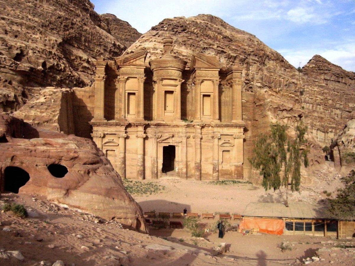 Poutní skalní chrám Al-Deir, Petra *