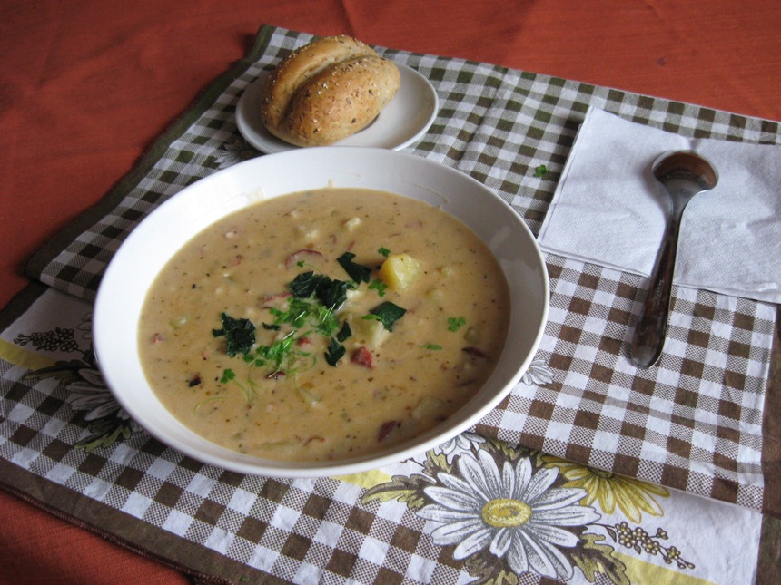 Recept: Vydatná podzimní polévka s bramborami