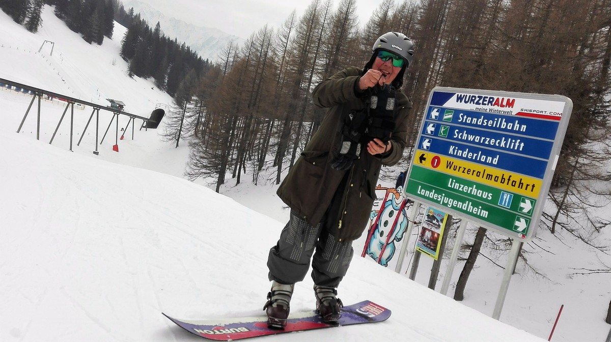 V pětasedmdesáti na snowboardu