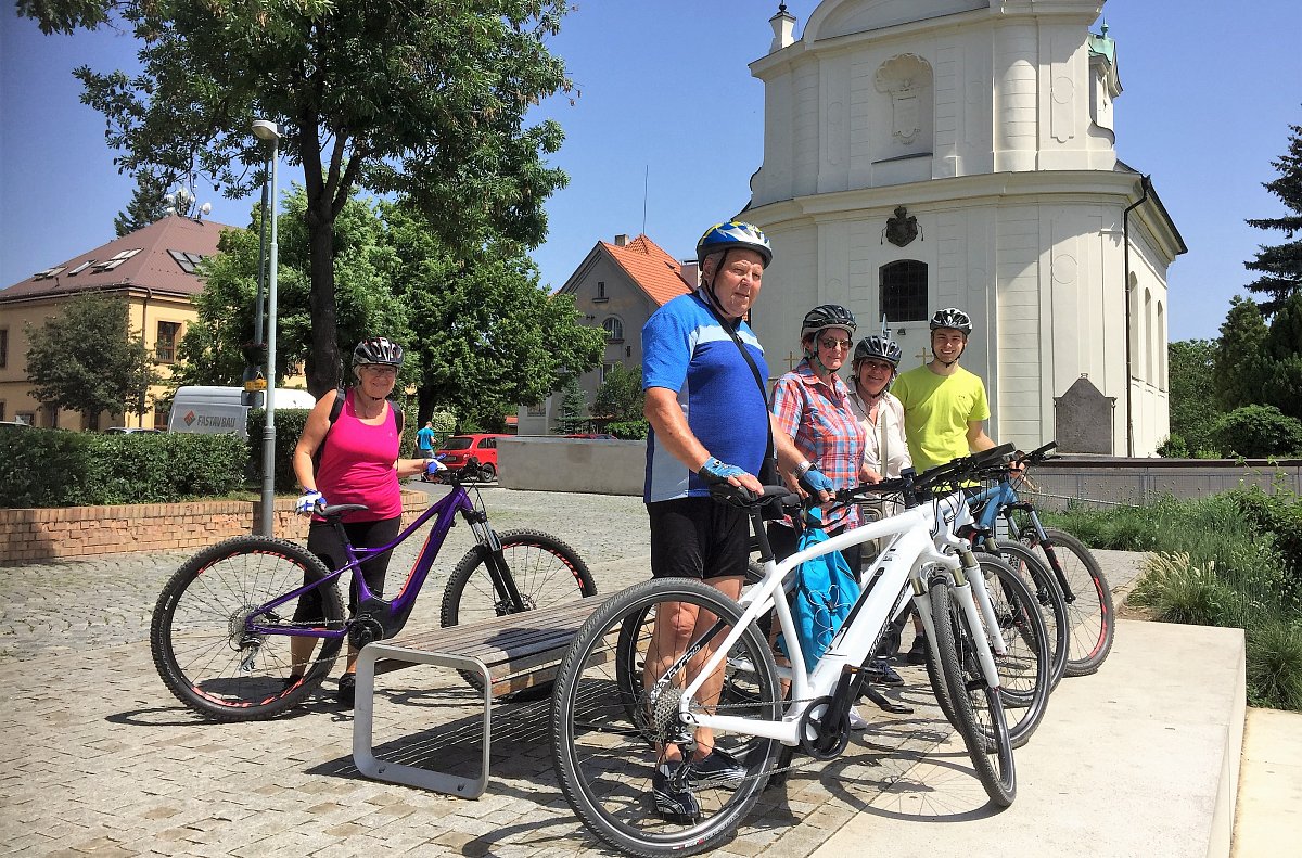 Senioři byli z elektrokola nadšeni. Další projíždka je ve středu