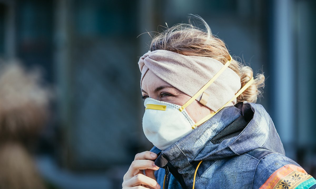 Konečně. Pandemie ustupuje, Česko rozvolňuje. Od 3. května by se mohly otevřít obchody a vybrané služby