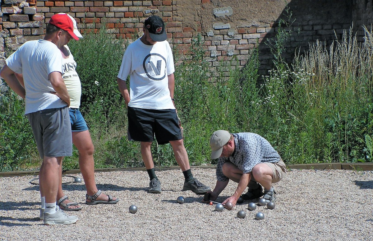 Pétanque - sport, který lze spojit s piknikem