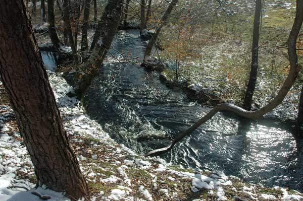 Březen