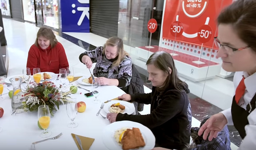 Westfield Chodov zve osamělé lidi ke štědrovečerní tabuli