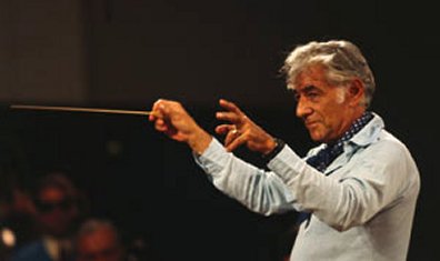 Leonard Bernstein dal
vážnou hudbu davům