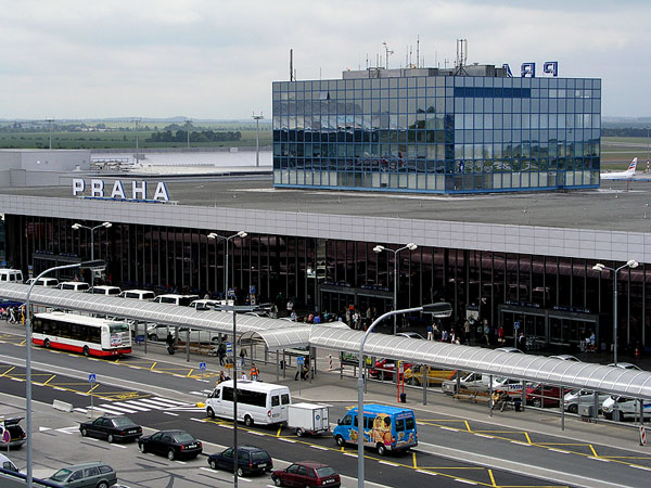 Parkovat zdarma na letišti
v Ruzyni lze jednou za hodinu