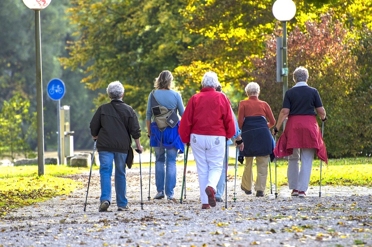 Konec výmluv, nordic walking zvládne opravdu každý, i vy. Jak na to?