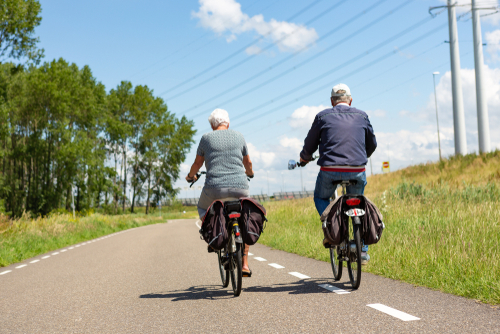 Babí léto prodlužuje cyklistickou sezonu. Přibývá jezdců na elektrokolech