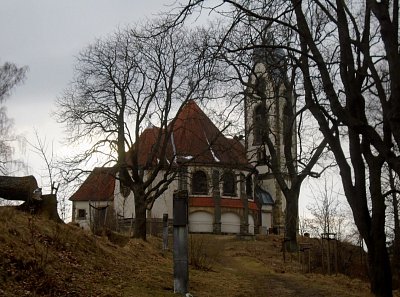 Z druhé strany.