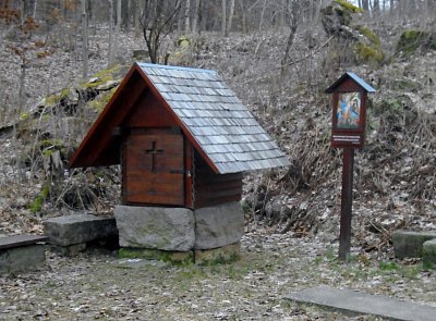 Kousek od kostela.