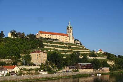 01-melnik-vypina-se-nad-labem.jpg