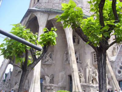 01-sagrada-familia-jeden-ze-vstupu.jpg