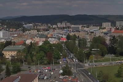 02 - Vlevo zámek a vpravo věž kostela sv. Filipa a Jakuba