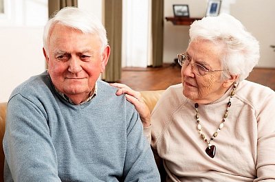 Psychické problémy ve stáří není vždy nutné řešit antidepresivy