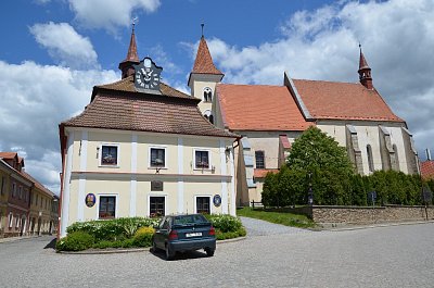 05-radnice-a-kostel.jpg