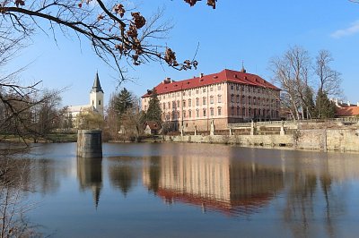 10-03-zamek-libochovice.jpg