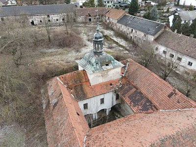 Takto vypadaly objekty kláštera v Mělníku před rekonstrukcí