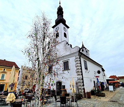 Bříza s velikonočními vajíčky