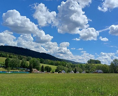 Mraky nad koupalištěm Sluníčko.