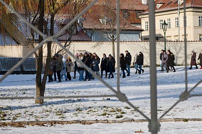 21  Turisté přicházejí.