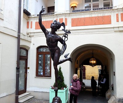 Socha Merkura v pasáži z Jilské do Michalské