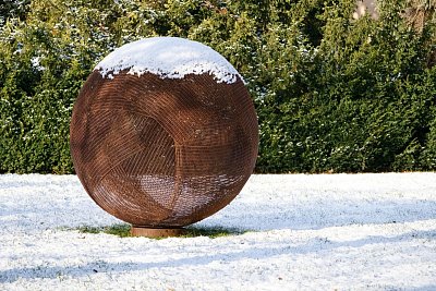 31  Nebeská sféra od sochaře Vladimíra Škody.