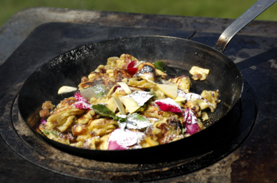 4 Kaiserschmarren mit Gravensteiner  äpfel und Apfelminze.jpg