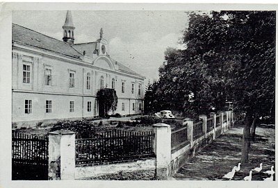 6 Zámek na pohlednici, která byla odeslána v roce 1943.