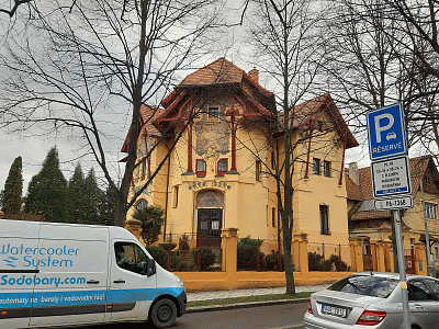 6.-prvni-zdobena-vila.gif