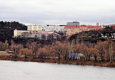 7 Pohled na Bulovku z Libeňského mostu