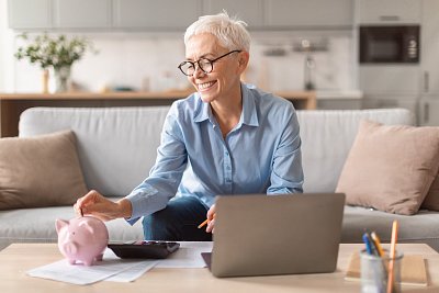 Jak využít finanční prostředky na svých účtech? Nechte si z nich vyplácet úroky