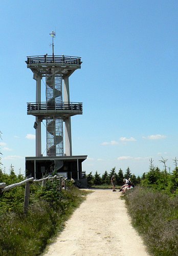 Ocelová Rozhledna Smrk v Jizerských horách ve výšce 1124m. Je vysoká 23m, výhlídková plošina ve výšce 18m, 91 schodů. Byla otevřena v r.2003. Při dobrém počasí dohlednost až 150km.