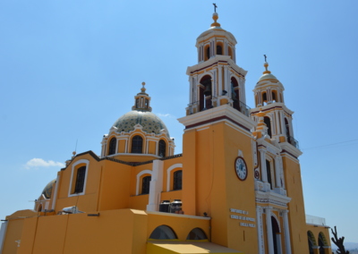 kostel na největší pyramidě světa CHolula