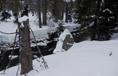 Menhir pod sněhem