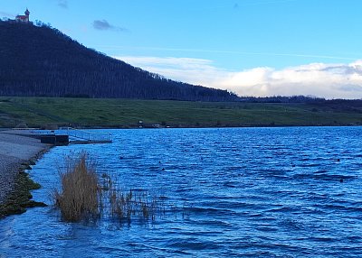 Jezero pod hradem Hněvín