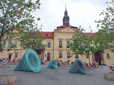 Před radnicí v Brně