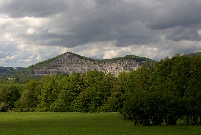 Průřez krajinou - lom ve Štramberku