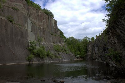 Jezero pod skálou