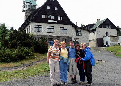 Nejznámější rozhledna Jizerských hor na vrchu Královka nad Bedřichovem ve výšce 859m z roku 1907, věž je vysoká 23,5m, má 102 schodů. Vedle stojí stejnojmenná chata.