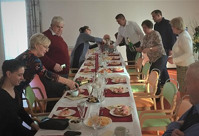 Narozeninová oslava v seniorskom domě ve Slivenci.JPG