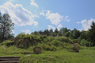 Ruiny vyhořelého kláštera