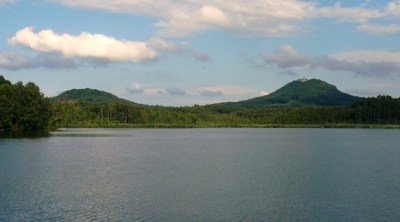 Bezdězy a Slatinný vrch nad Poslem