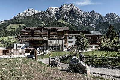 PURADIES Hotel &amp; Chalets_Außenansicht (9).jpg