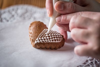 Peníčky zdobené fondánem_foto lanterna.cz.jpg