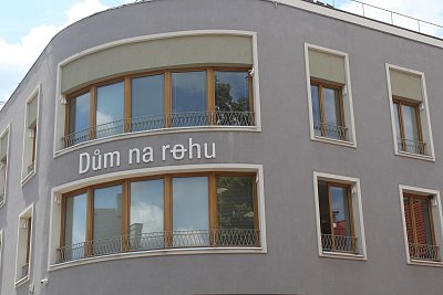 Něco z místní architektury