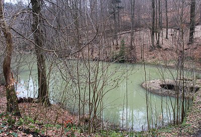 Přehrada u studánky