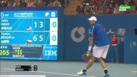 Američan John Isner měří 206 cm a má skvělé podání